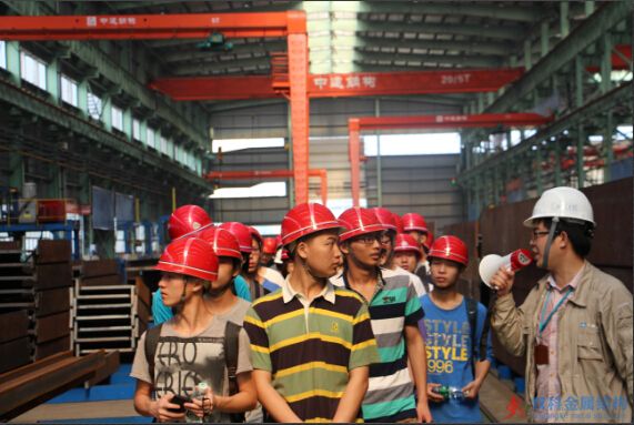 武漢大學200余名師生參觀中建鋼構華中大區制造基地