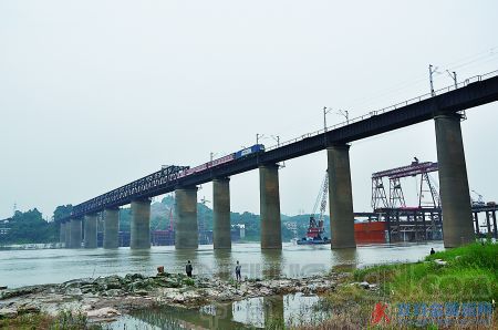 重慶首座長江大橋?qū)⒉鸪?新橋預(yù)計2017年建成