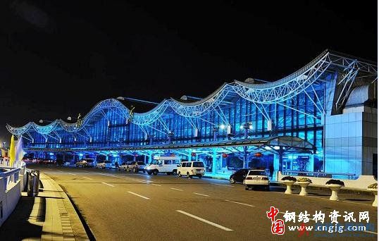 祿口機(jī)場(chǎng)T2航站樓進(jìn)入屋面施工